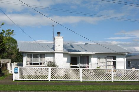 Photo of property in 7 York Crescent, Westown, New Plymouth, 4310