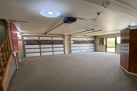 Photo of property in 1 Kingsclere Place, Goodwood Heights, Auckland, 2105