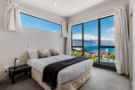 Photo of property in 72 Wynyard Crescent, Fernhill, Queenstown, 9300