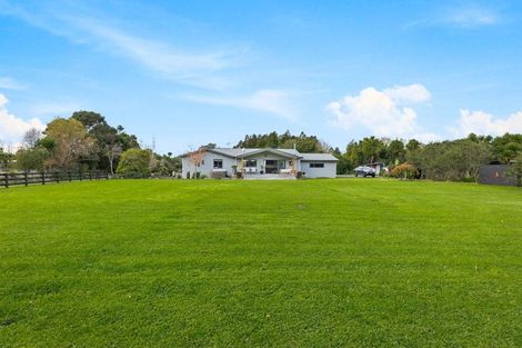 Photo of property in 124 Boord Crescent, Kumeu, 0891
