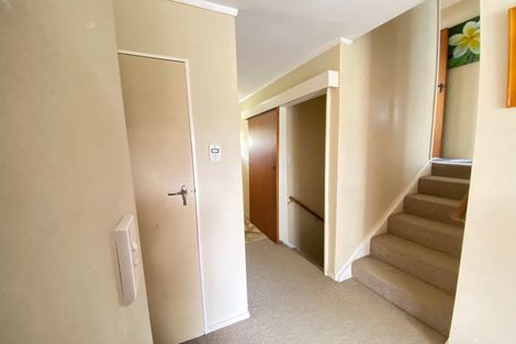 Photo of property in 20 Arahanga Grove, Maupuia, Wellington, 6022