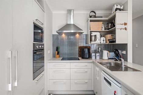 Photo of property in 18 Butterworth Crescent, Papamoa Beach, Papamoa, 3118