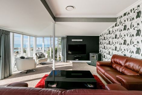 Photo of property in 24 Seapoint Road, Bluff Hill, Napier, 4110