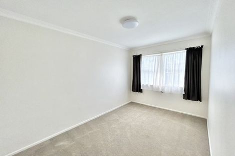 Photo of property in 32 Queenwood Road, Levin, 5510
