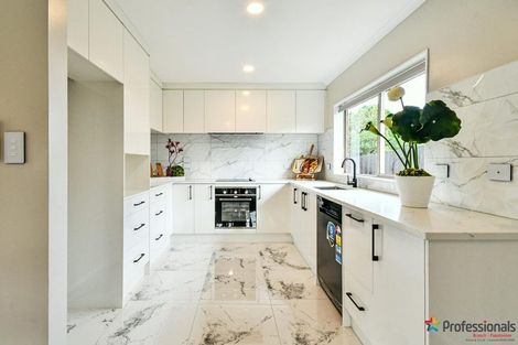 Photo of property in 18 Staten Place, Mangere, Auckland, 2022