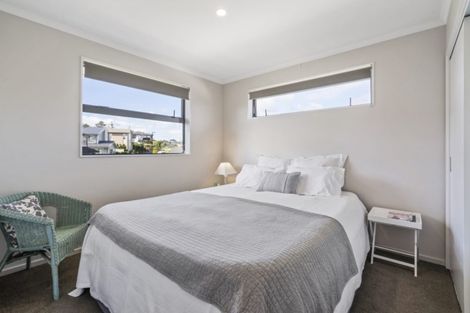 Photo of property in 12 Arbors Track, Silverdale, 0932