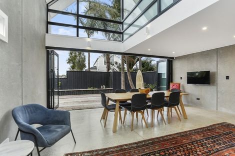 Photo of property in 81 Queen Street, Northcote Point, Auckland, 0627