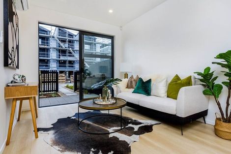 Photo of property in 5 Papa Takaro Lane, Flat Bush, Auckland, 2019