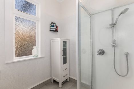 Photo of property in 75 Marine Parade, Eastbourne, Lower Hutt, 5013