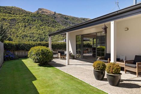 Photo of property in 4 Innes Place, Arrowtown, 9302