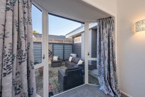 Photo of property in 18 Kowhai Grove, Raumati Beach, Paraparaumu, 5032