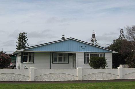 Photo of property in 92 Domett Street, Waitara, 4320