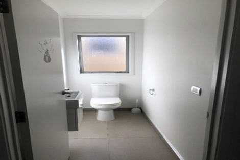 Photo of property in 71 Fields Parade, Oteha, Auckland, 0632