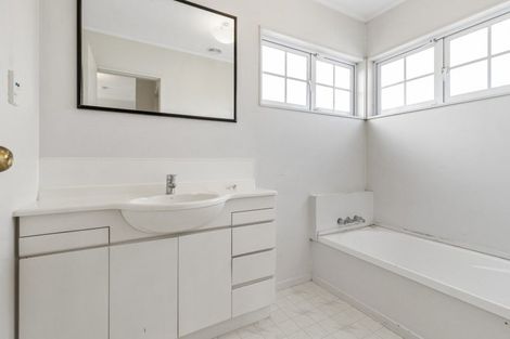 Photo of property in 1/1 Seine Road, Forrest Hill, Auckland, 0620