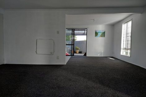 Photo of property in 2/328 East Coast Road, Sunnynook, Auckland, 0632