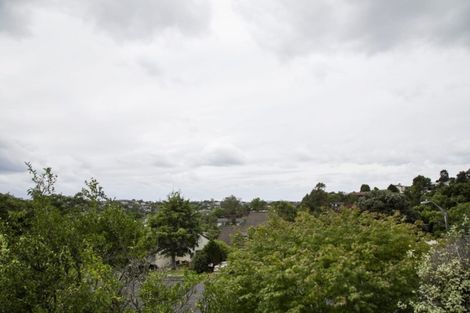 Photo of property in 1/12 Lynngate Place, Hillcrest, Auckland, 0627
