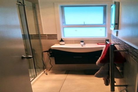 Photo of property in 1 Blenheim Street, Glenfield, Auckland, 0629