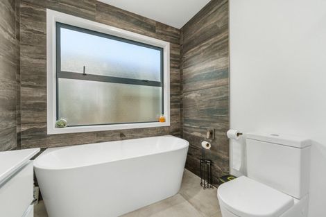 Photo of property in 67 Vaucluse Heights, Fitzherbert, Palmerston North, 4410