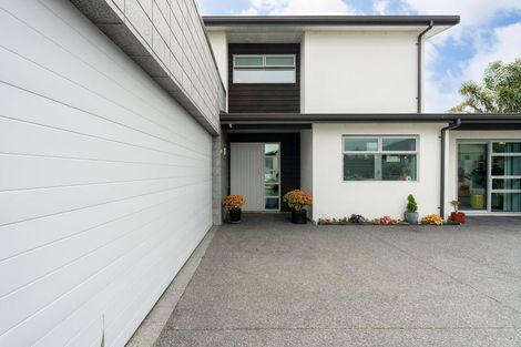 Photo of property in 8 Ruru Place, Levin, 5510