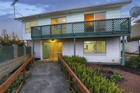 Photo of property in 37 Vina Place, Massey, Auckland, 0614