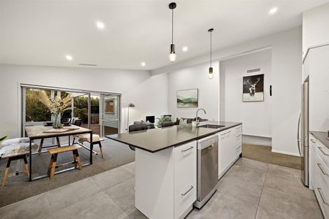 Photo of property in 8 Sir Lincoln Drive, Kumeu, 0810