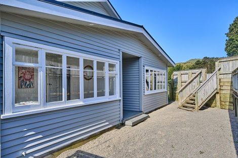 Photo of property in 143 Sievers Grove, Cannons Creek, Porirua, 5024