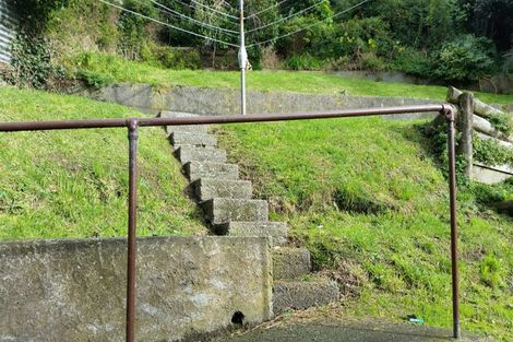 Photo of property in 2 Sugarloaf Road, Brooklyn, Wellington, 6021