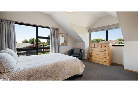 Photo of property in 2 Elsom Lane, Avonhead, Christchurch, 8042