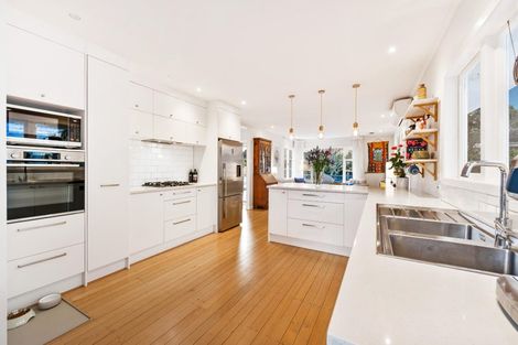 Photo of property in 9 Devon Street, Te Atatu South, Auckland, 0610