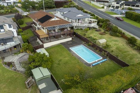 Photo of property in 4 De Luen Avenue, Tindalls Beach, Whangaparaoa, 0930