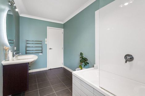 Photo of property in 20a Cambridge Road, Riverhead, 0820