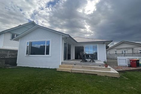 Photo of property in 42 Puru Crescent, Lyall Bay, Wellington, 6022