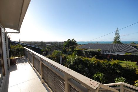Photo of property in 1/134 Aberdeen Road, Campbells Bay, Auckland, 0620