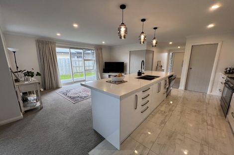 Photo of property in 89 Johnstone Drive, Fitzherbert, Palmerston North, 4410