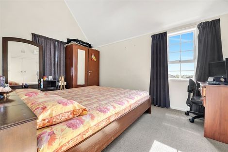 Photo of property in 1 Cascades Road, Pakuranga Heights, Auckland, 2010