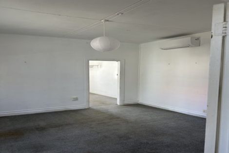 Photo of property in 75 Apu Crescent, Lyall Bay, Wellington, 6022