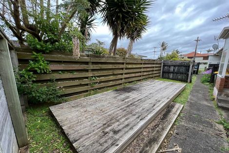 Photo of property in 2/17 Saltburn Road, Milford, Auckland, 0620