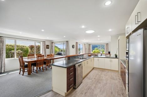 Photo of property in 19 Ranui Street, Waikawa, Picton, 7220