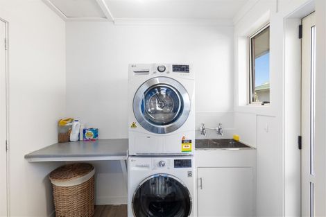 Photo of property in 7 Clipper Place, Redwood, Christchurch, 8051