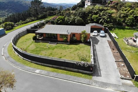 Photo of property in 7 Mcmanaway Grove, Stokes Valley, Lower Hutt, 5019