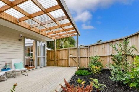 Photo of property in 27 Normanton Street, Glenfield, Auckland, 0629