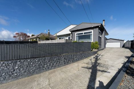 Photo of property in 73 Kawiu Road, Levin, 5510