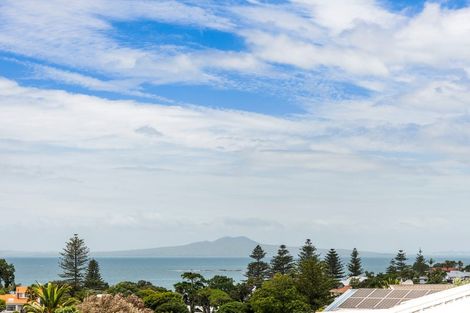 Photo of property in 17 Sealy Road, Torbay, Auckland, 0630