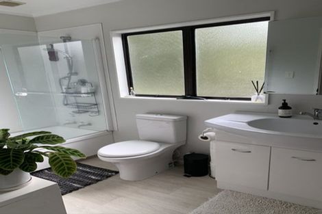 Photo of property in 2/11 Emery Grove, Bayview, Auckland, 0629