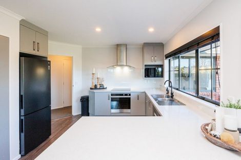 Photo of property in 2 Alpine Grove, Kelvin Grove, Palmerston North, 4414