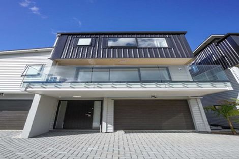 Photo of property in 6/19 Kingdale Road, Henderson, Auckland, 0610