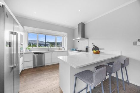Photo of property in 5 Malbec Place, Huapai, Kumeu, 0810