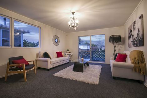 Photo of property in 37 Vina Place, Massey, Auckland, 0614