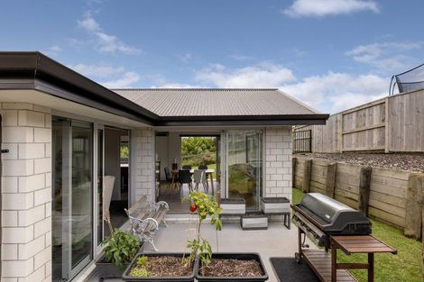 Photo of property in 14 Anglers Way, Omokoroa, 3114