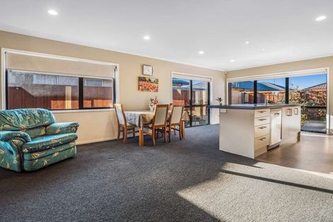 Photo of property in 33 Faringdon Boulevard, Rolleston, 7615